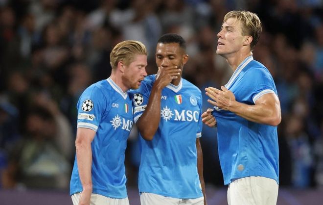 转会硝烟：亚特兰大截胡抢下25岁国脚，罗马迅速抢18岁天赋射手